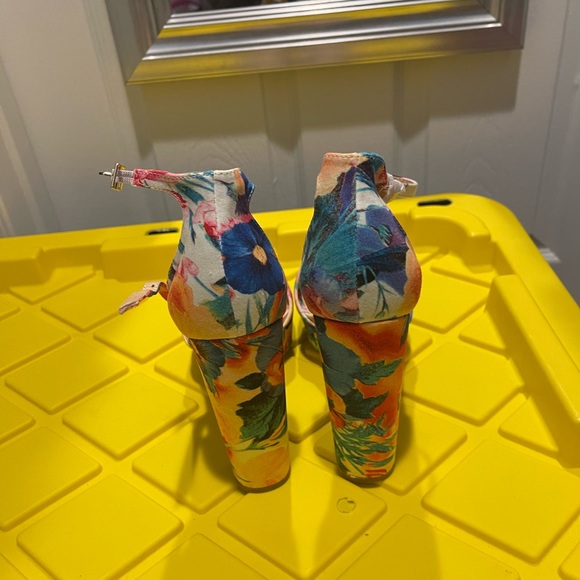 Multicolored floral open toe heels - Picture 2 of 5